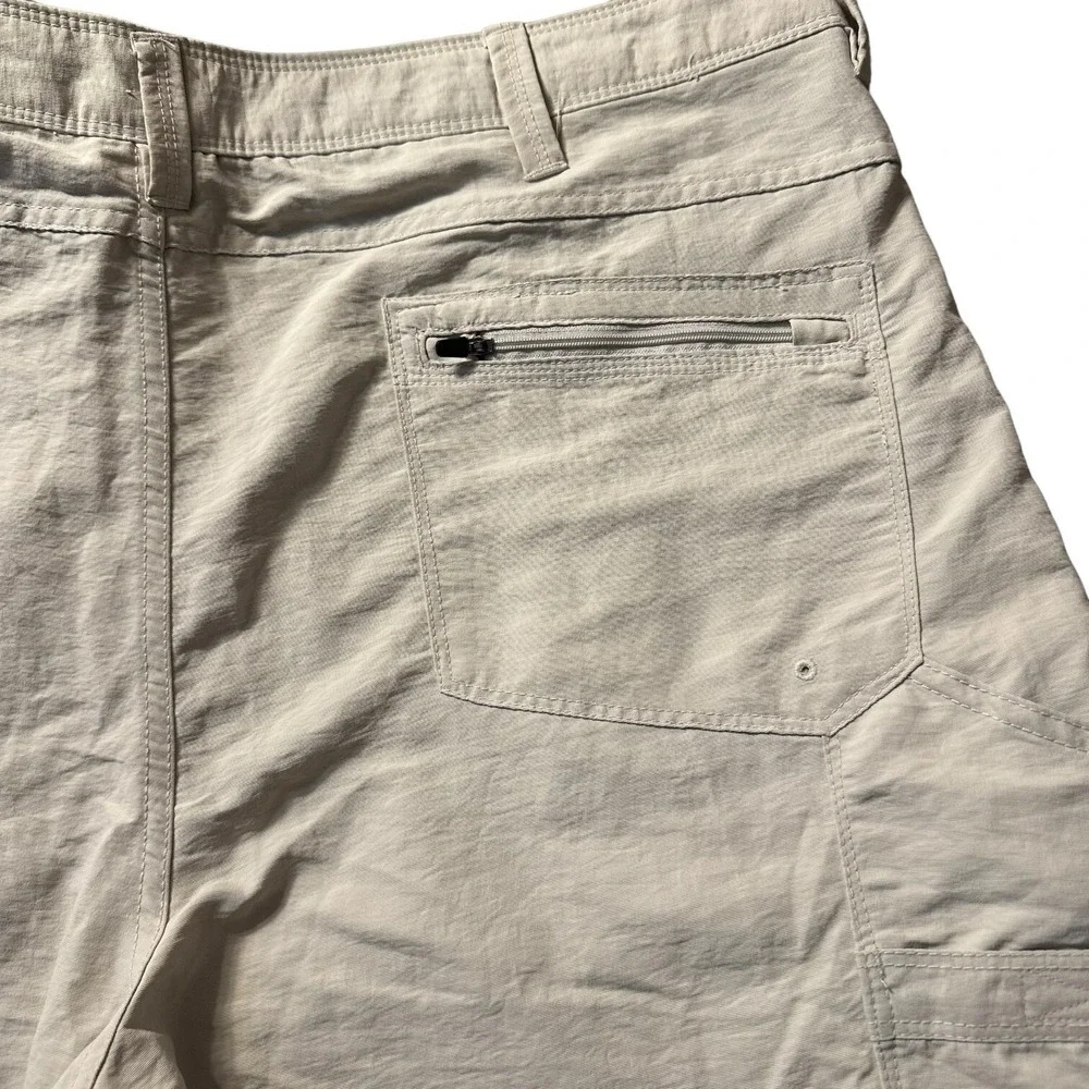 NordicTrack Cargo Shorts Khaki 3 Zip Pockets Hiking‎ Camp Casual Mens Size 42